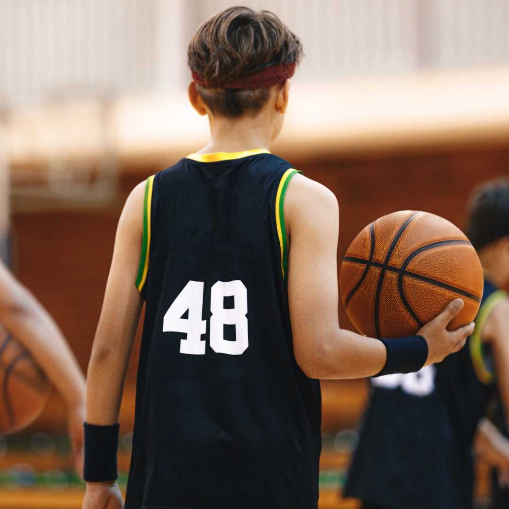 Entraînement U13 basket avec exercices de progression et jeu rapide